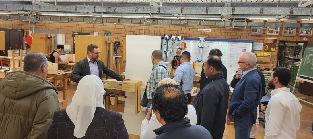 Besuch aus Ägypten in der Abteilung Holztechnik