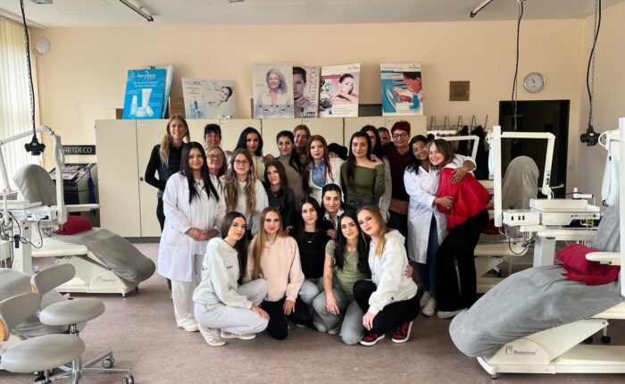 Gruppenbild mit Schülerinnen aus Valencia und Schülerinnen der BBS Springe