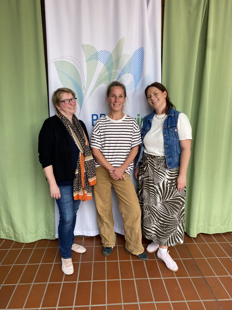 Lehrkräfte (von links) Wibke Lonkwitz (LOW) – Susanne Warkentien (WAK) – Lea Harting (HAR)